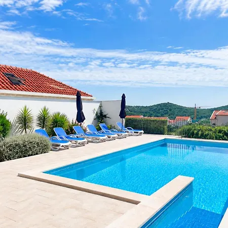 Rubea Villa