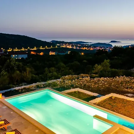 Rubea Villa *